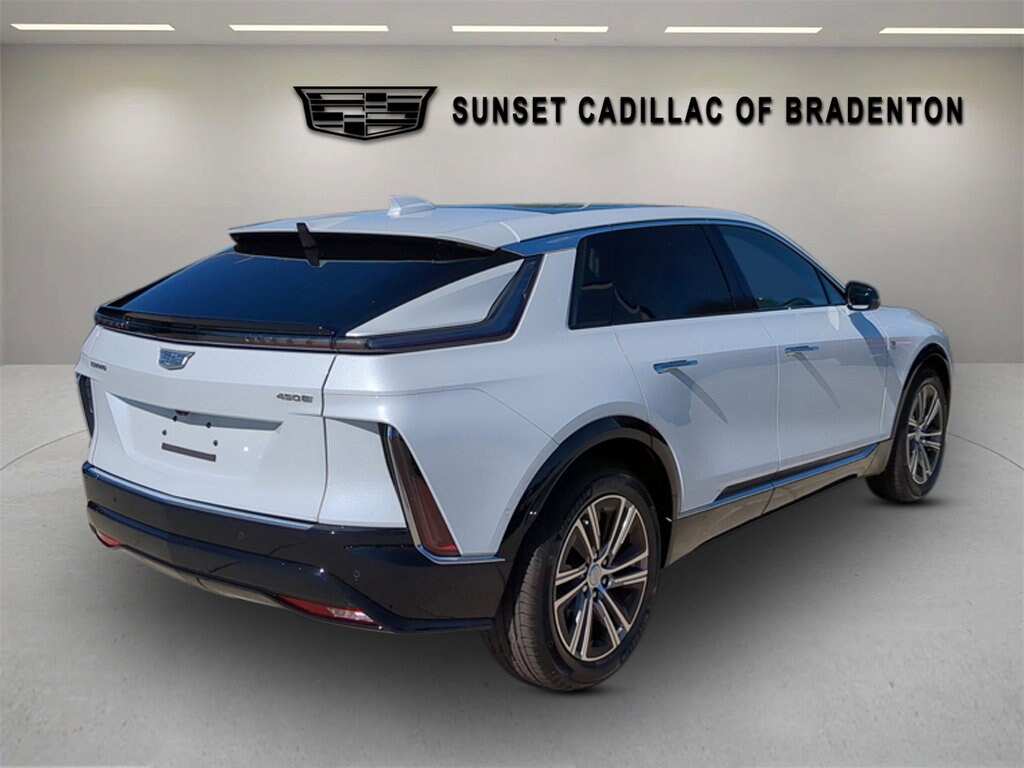 New 2026 CADILLAC LYRIQ Luxury SUV