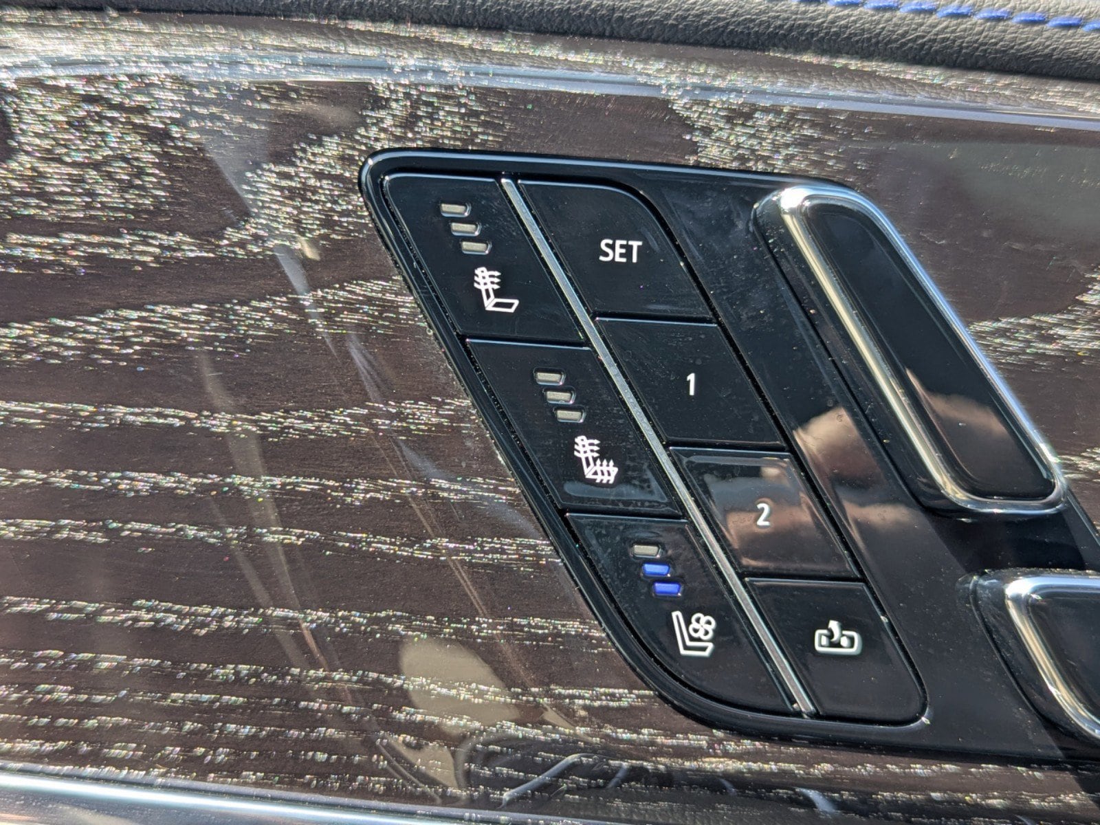 2025 Cadillac Escalade IQ Luxury 1 - Photo 28