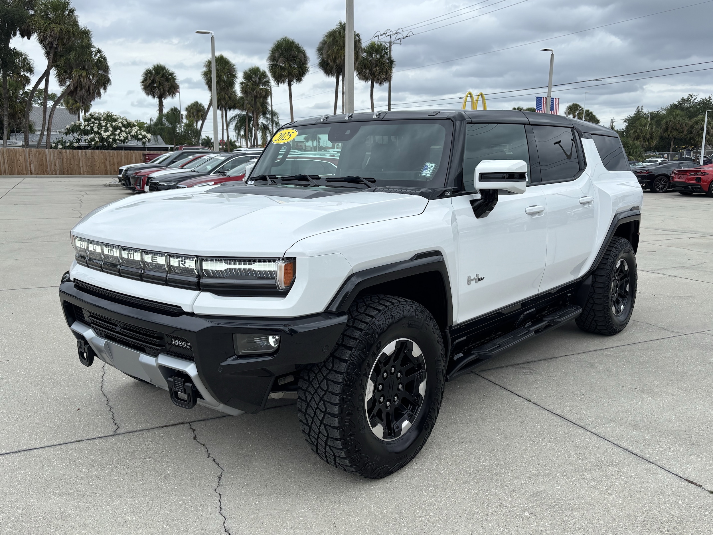 2025 GMC Hummer EV 3X SUV's photo