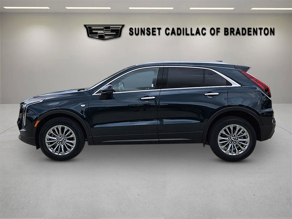 2025 Cadillac XT4 Premium Luxury photo 3