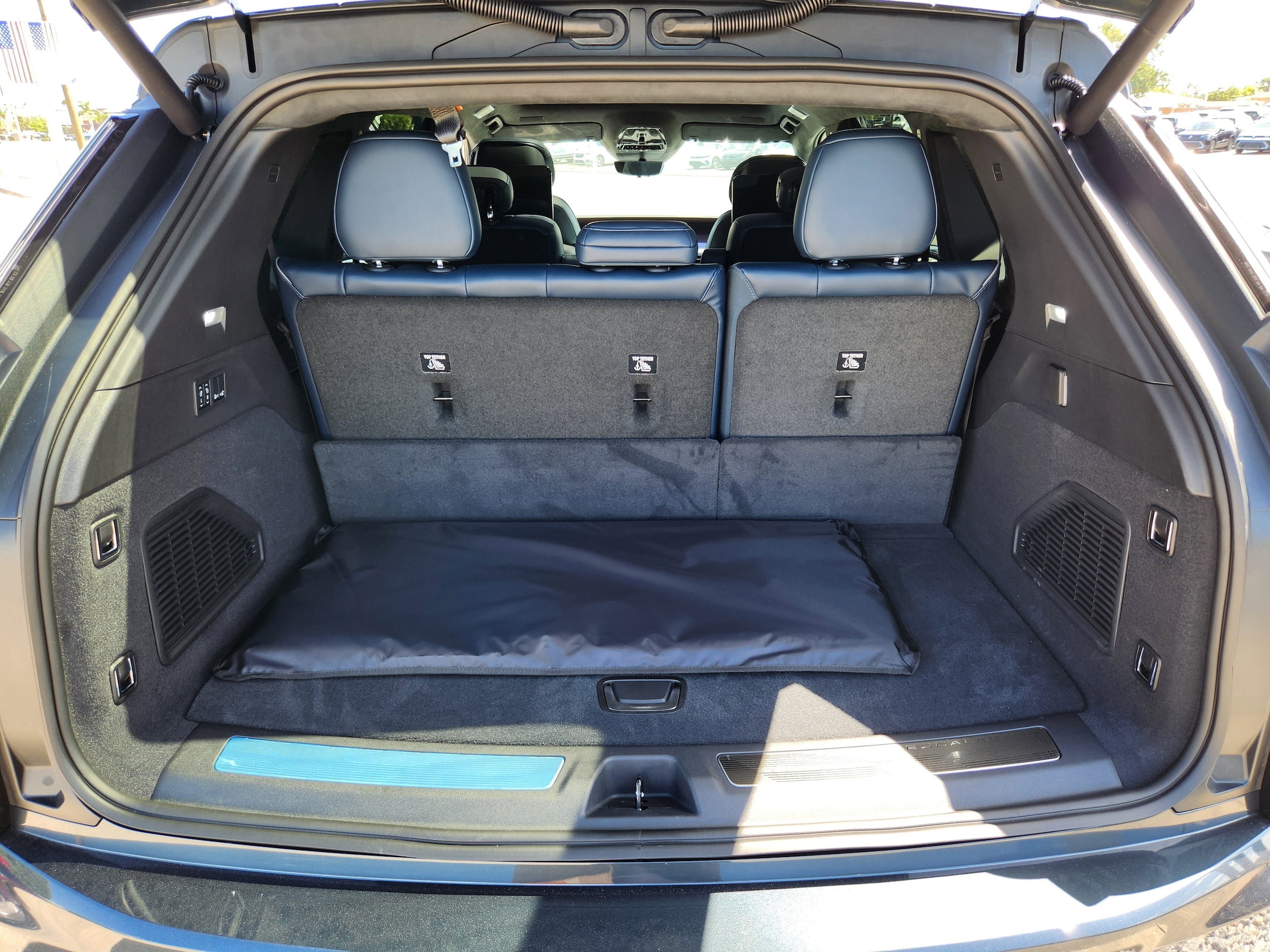 2025 Cadillac Escalade IQ Luxury 2 - Photo 11