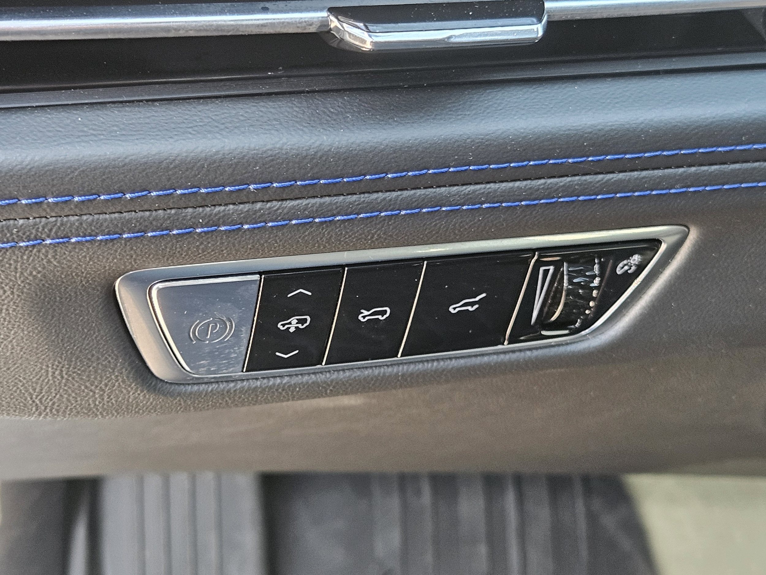 2025 Cadillac Escalade IQ Sport 1 - Photo 23