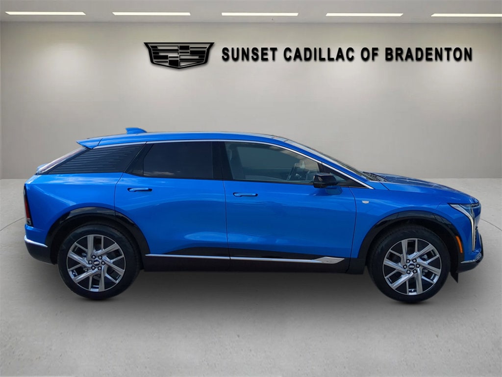 New 2026 CADILLAC OPTIQ Luxury SUV