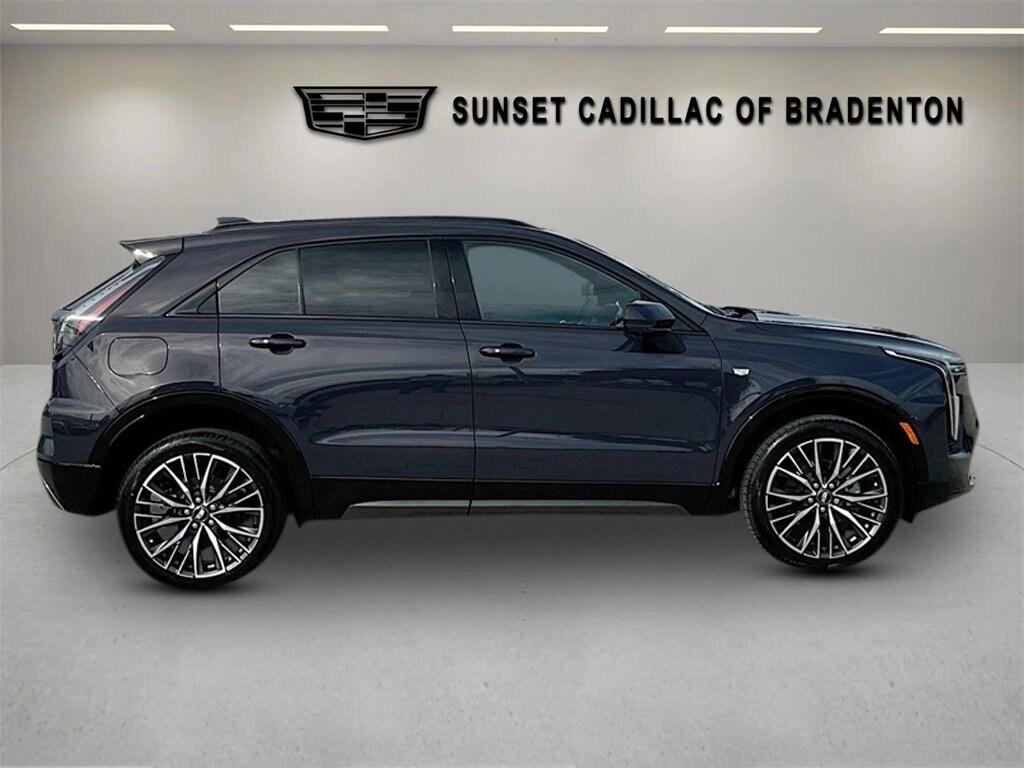 2025 Cadillac XT4 Sport photo 3