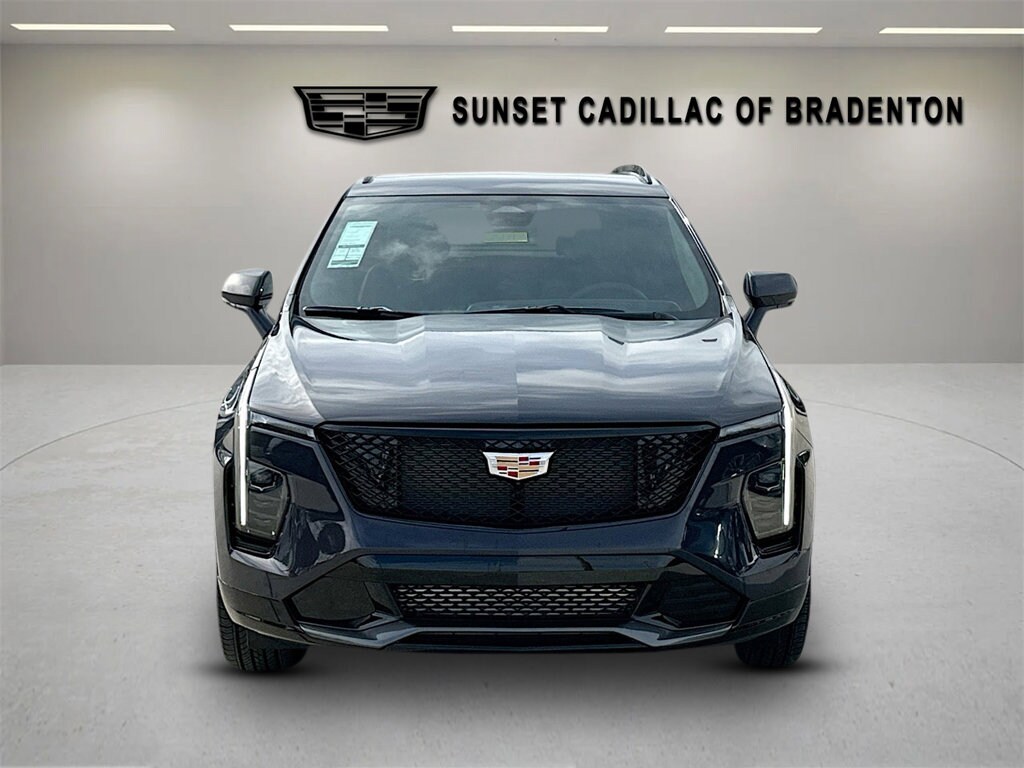 2025 Cadillac XT4 Sport photo 2