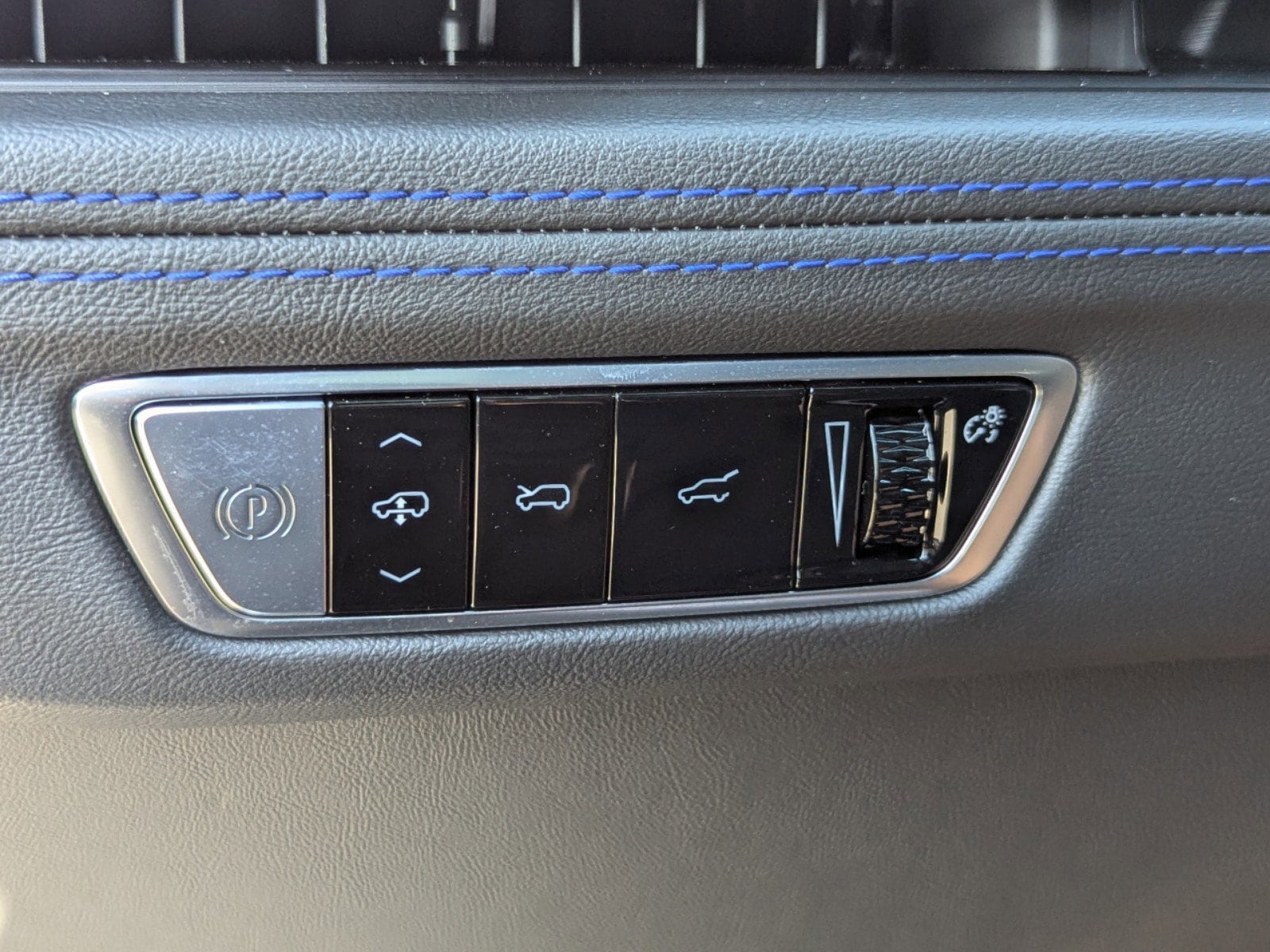 2025 Cadillac Escalade IQ Luxury 1 - Photo 30