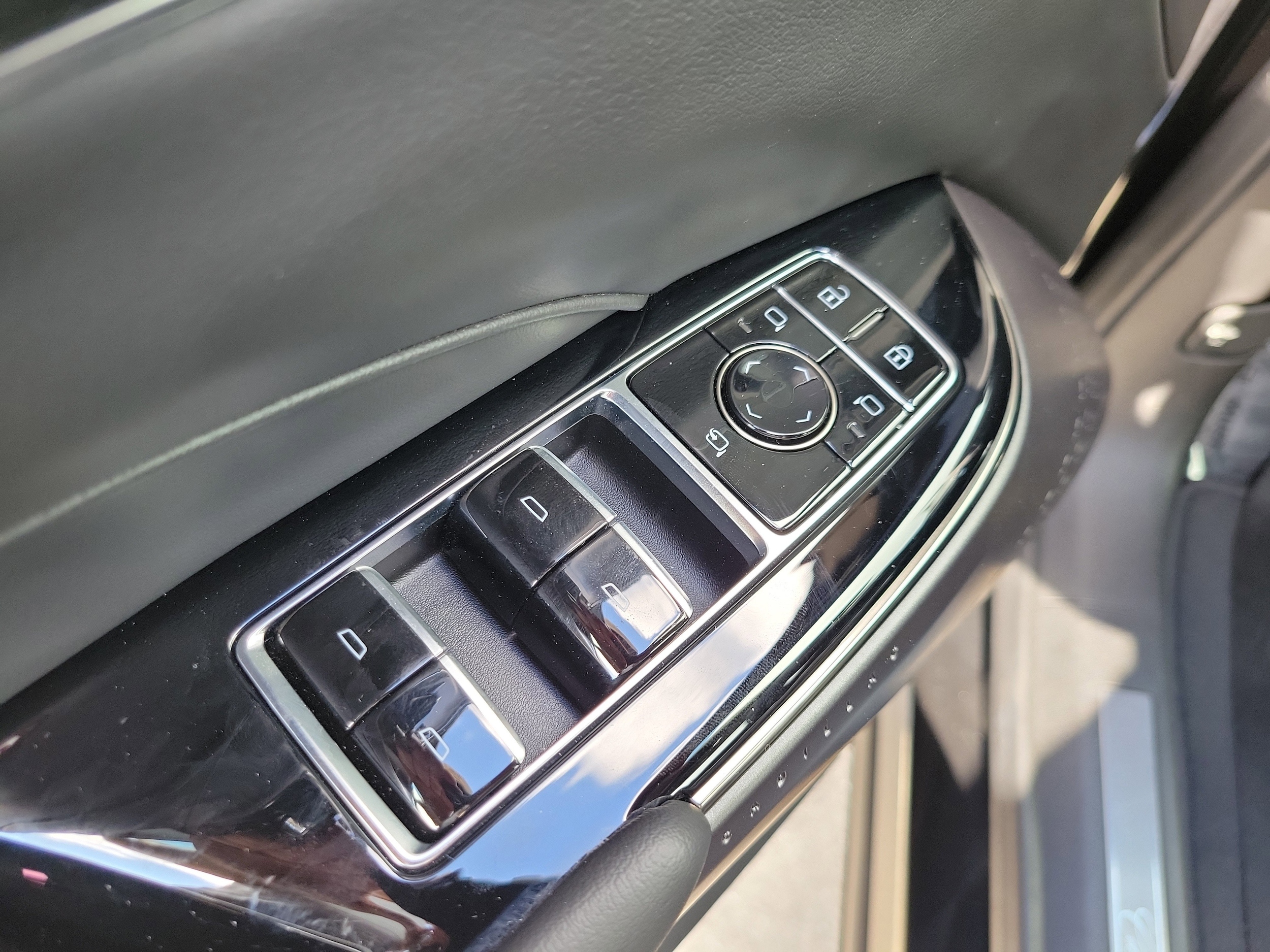 2025 Cadillac LYRIQ Luxury 1 - Photo 17