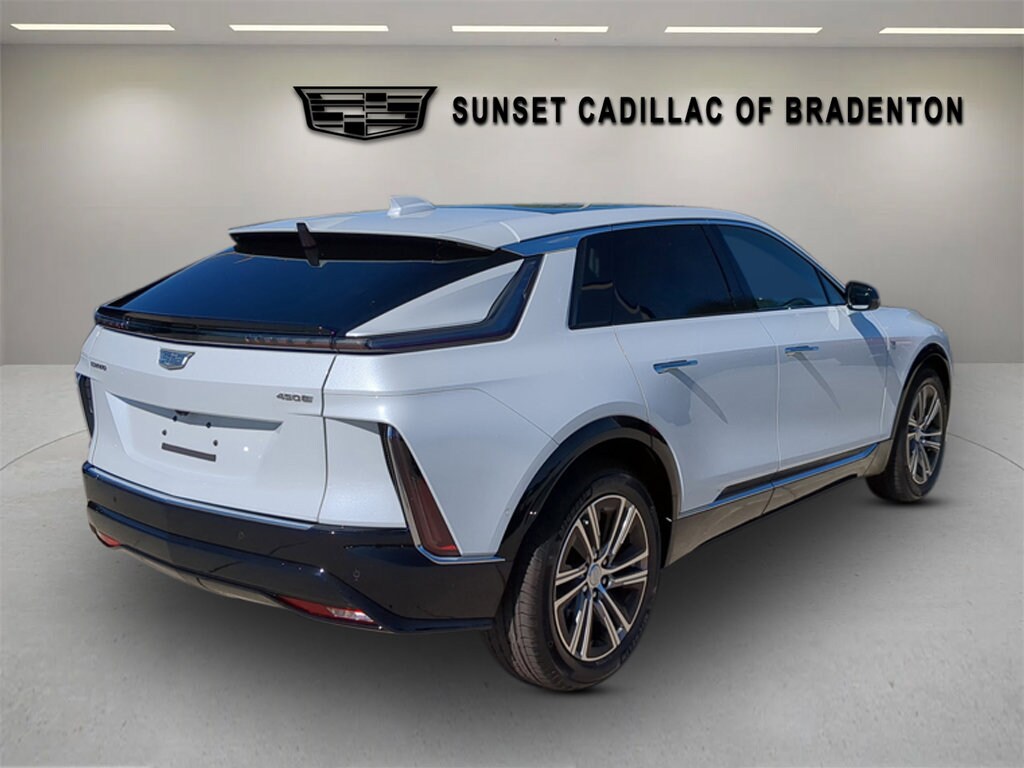 New 2026 CADILLAC LYRIQ Luxury SUV