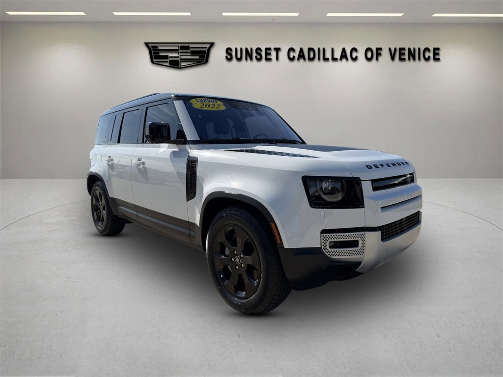 2022 Land Rover Defender SE's photo