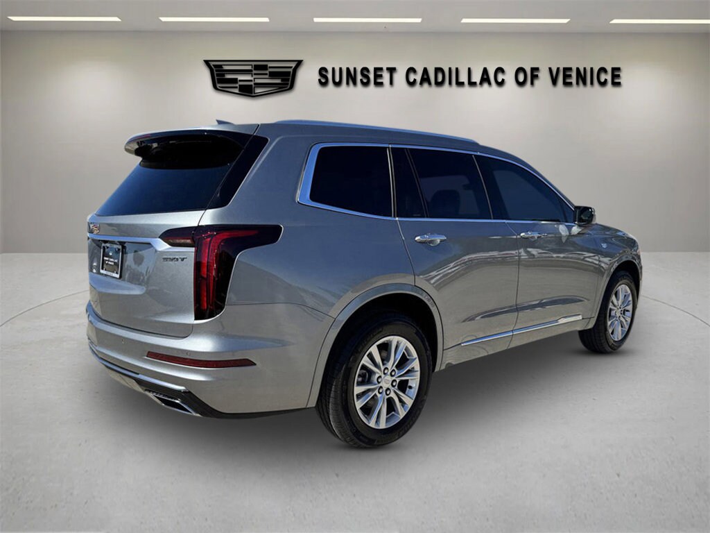 2025 Cadillac XT6 Luxury photo 4