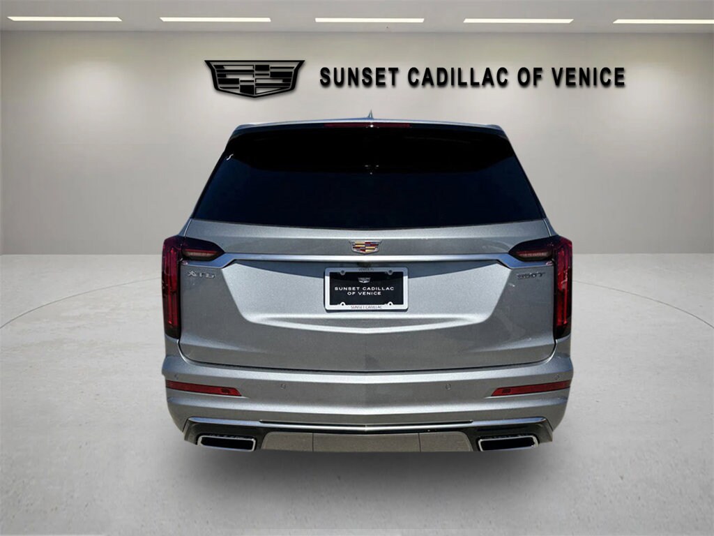 2025 Cadillac XT6 Luxury photo 4
