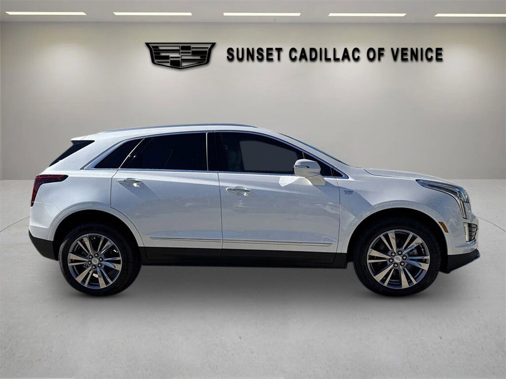 2025 Cadillac XT5 Premium Luxury photo 2