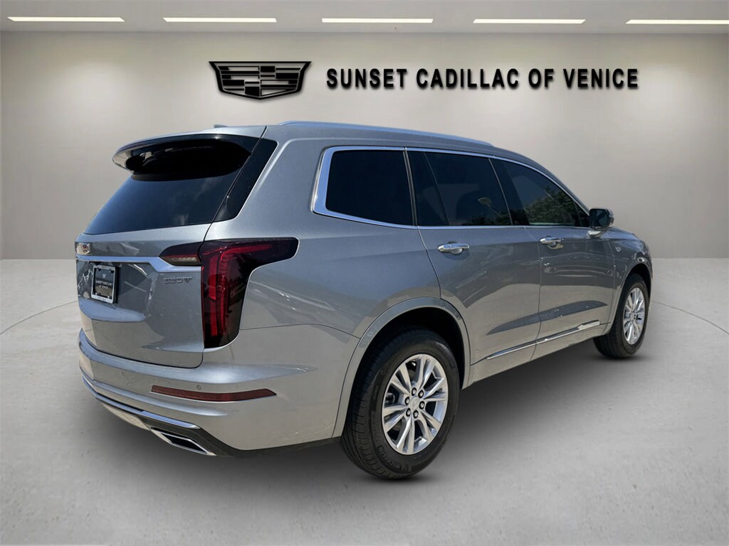 2025 Cadillac XT6 Luxury photo 3