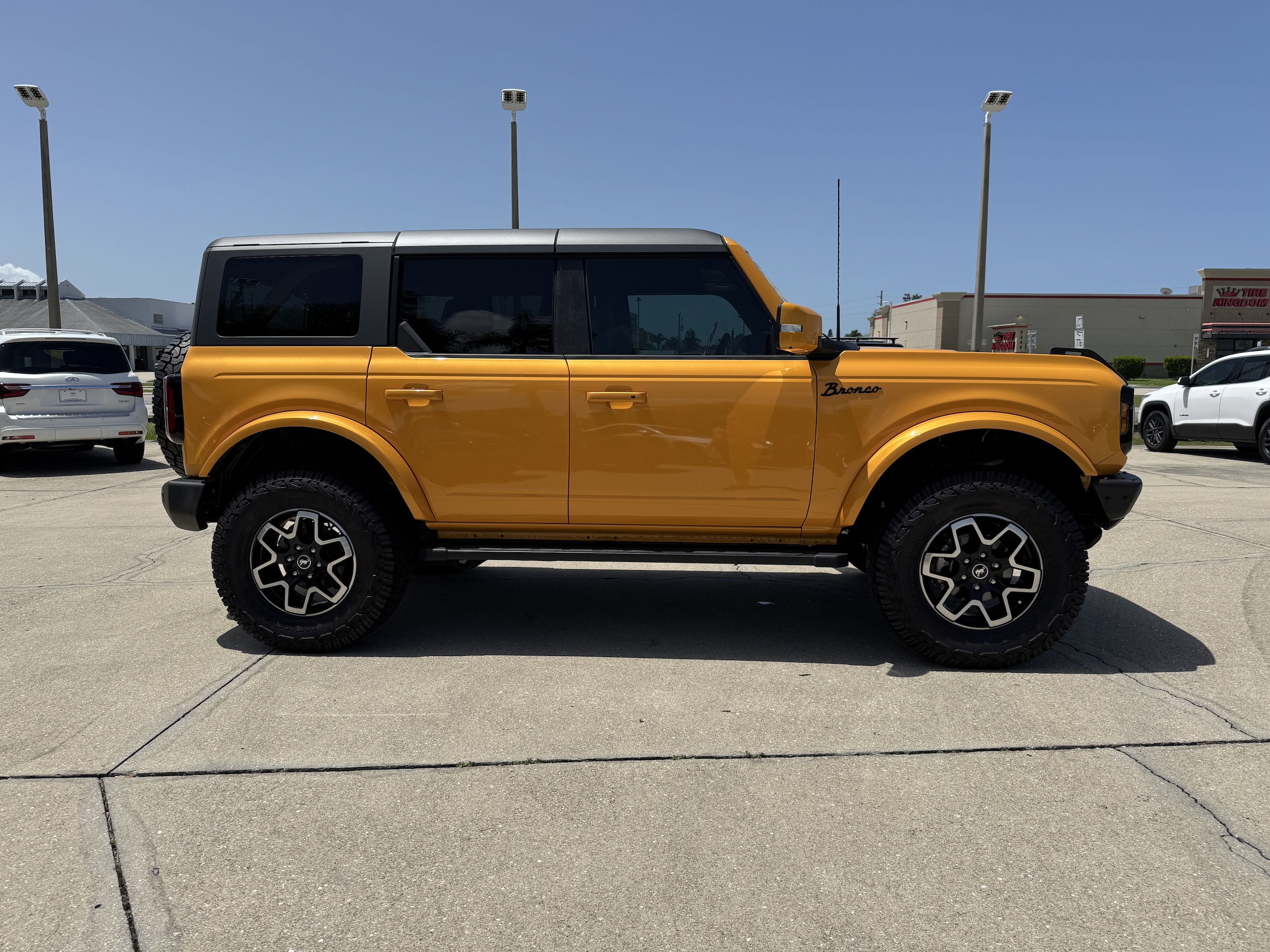 Used 2022 Ford Bronco 4-Door Outer Banks with VIN 1FMDE5BH0NLB49660 for sale in Venice, FL