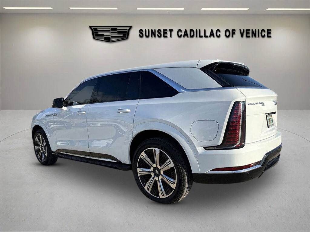 2025 Cadillac Escalade IQ Luxury photo 4