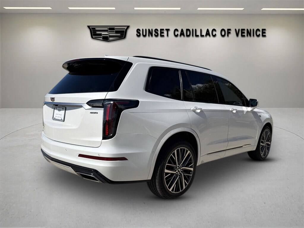 2024 Cadillac XT6 Sport photo 3