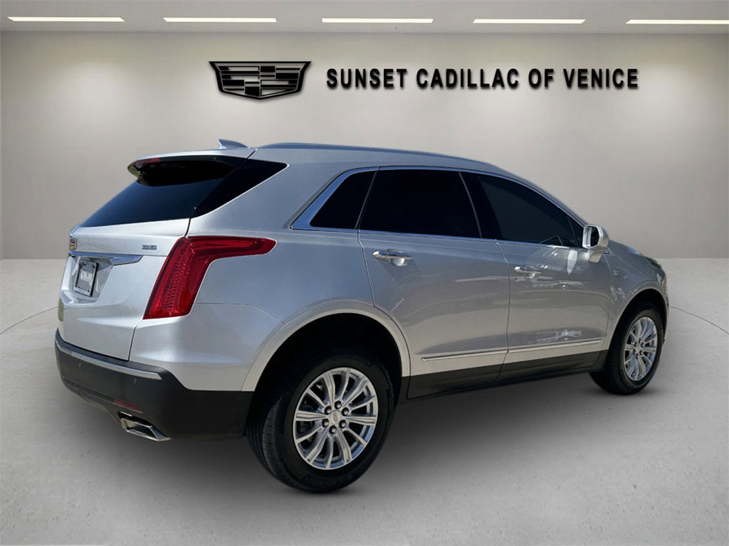 2019 Cadillac XT5 photo 2