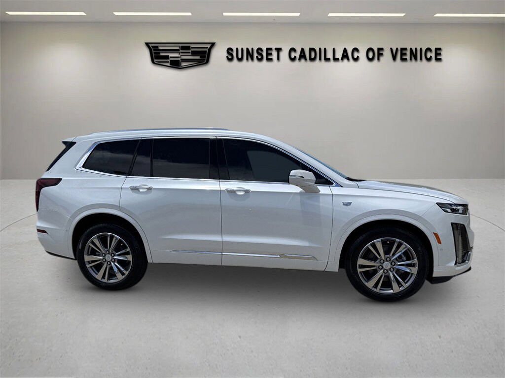 2025 Cadillac XT6 Premium Luxury photo 2