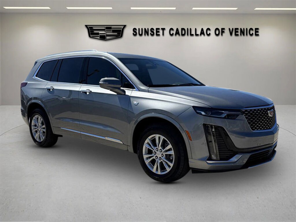 2025 Cadillac XT6 Luxury photo 2