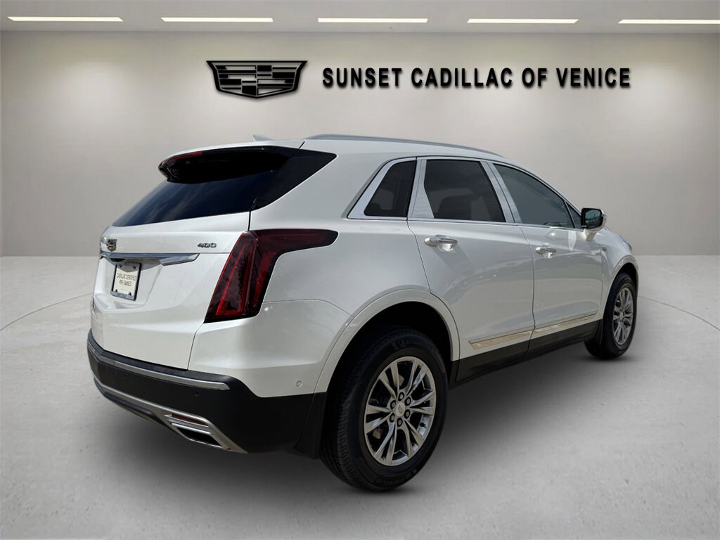 2021 Cadillac XT5 Premium Luxury photo 2