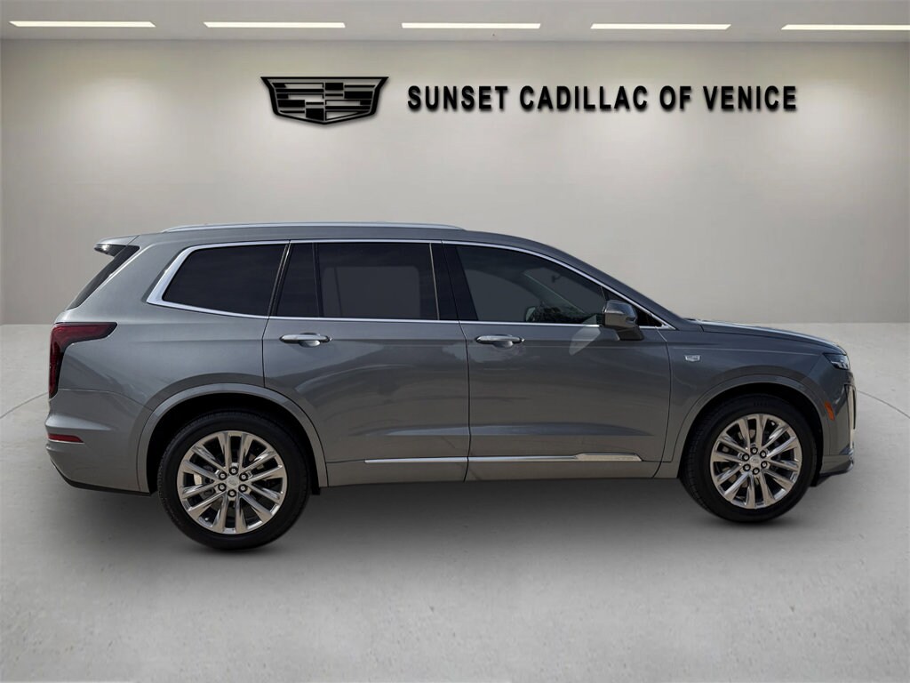 2022 Cadillac XT6 Premium Luxury photo 2