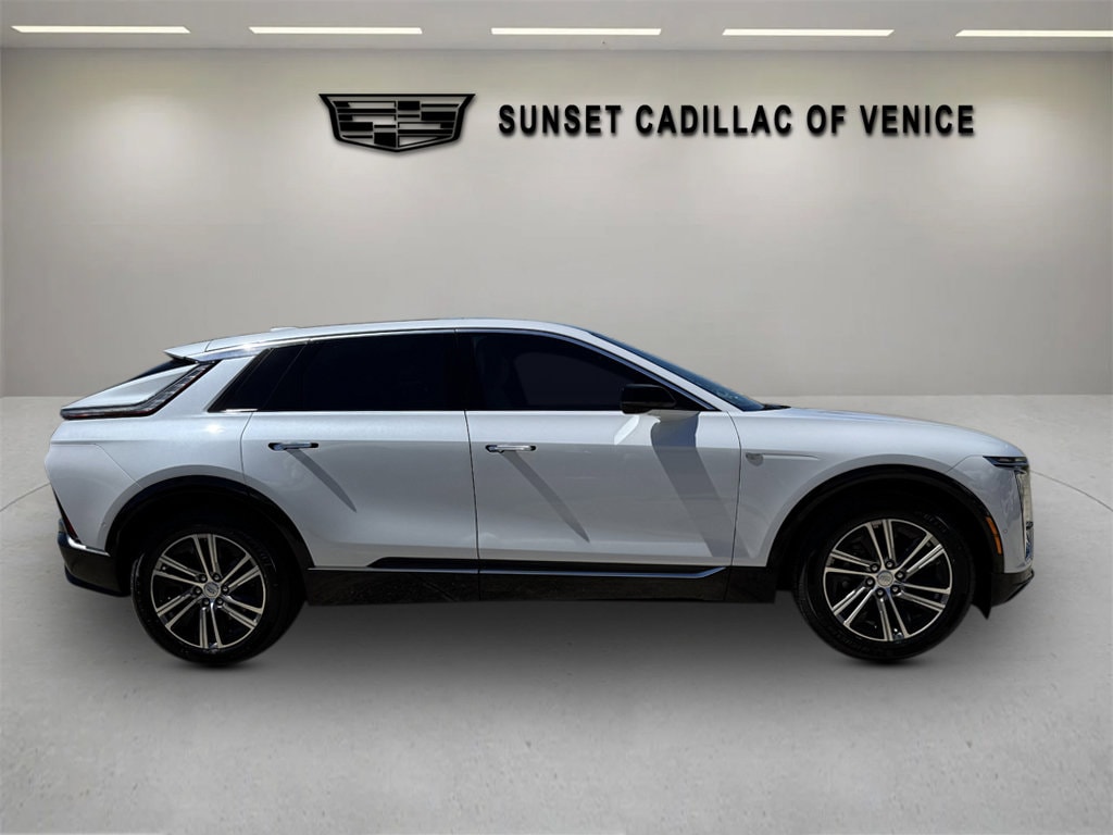 New 2026 CADILLAC LYRIQ Luxury SUV