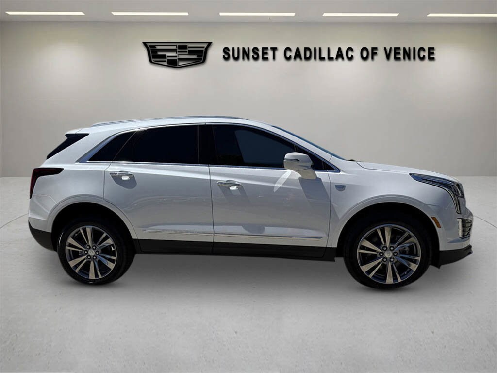 2025 Cadillac XT5 Premium Luxury photo 2