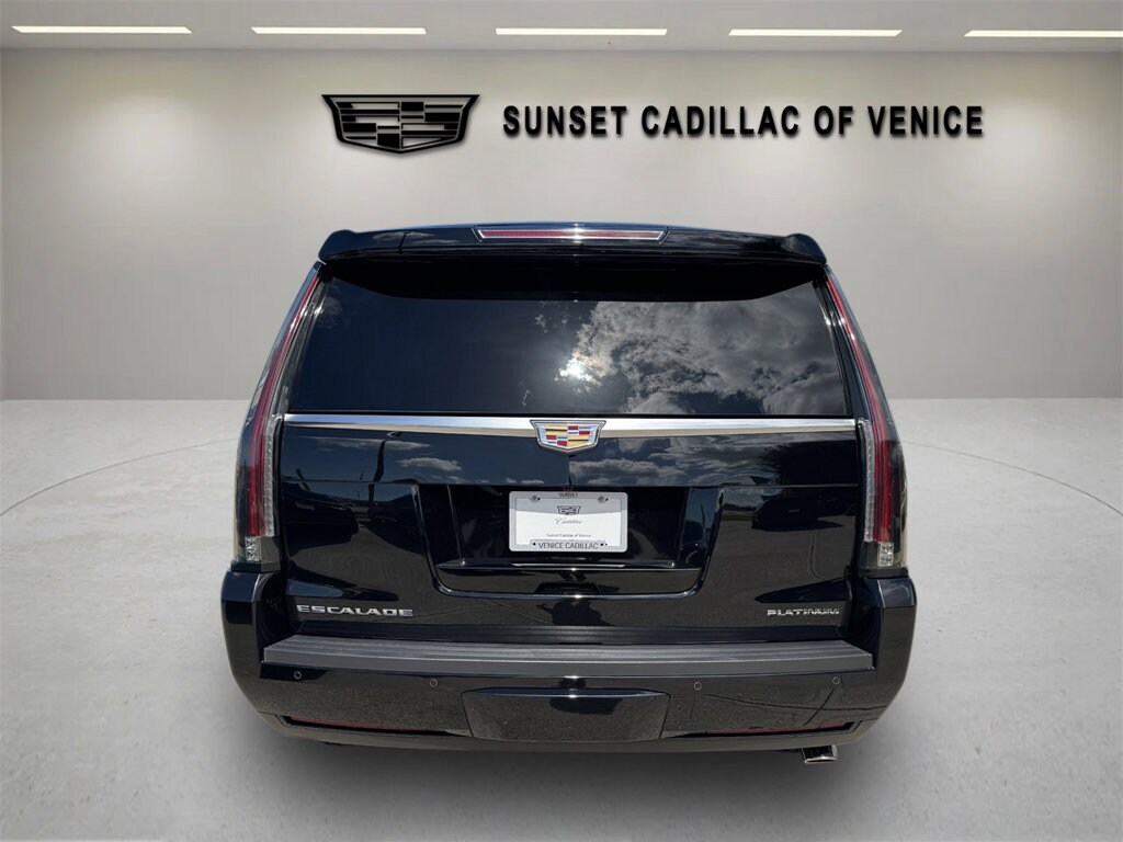 2016 Cadillac Escalade Platinum photo 3