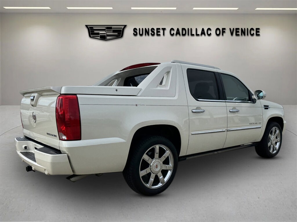 2013 Cadillac Escalade EXT Premium photo 3
