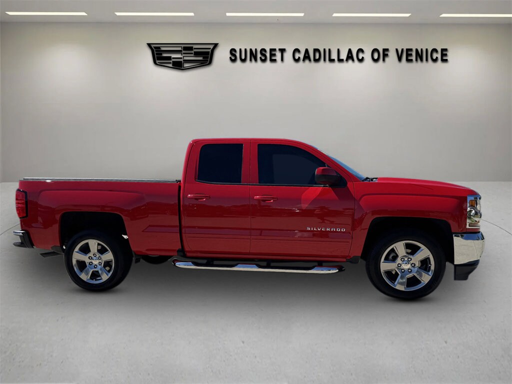 2018 Chevrolet Silverado 1500 LT photo 2