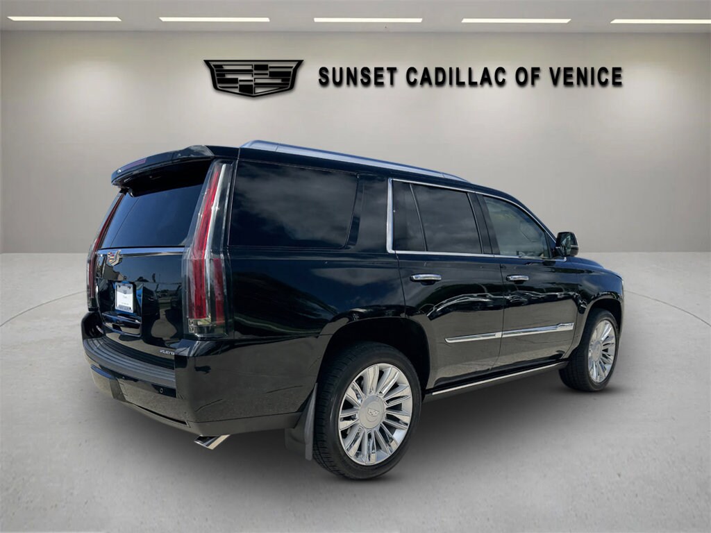 2016 Cadillac Escalade Platinum photo 2