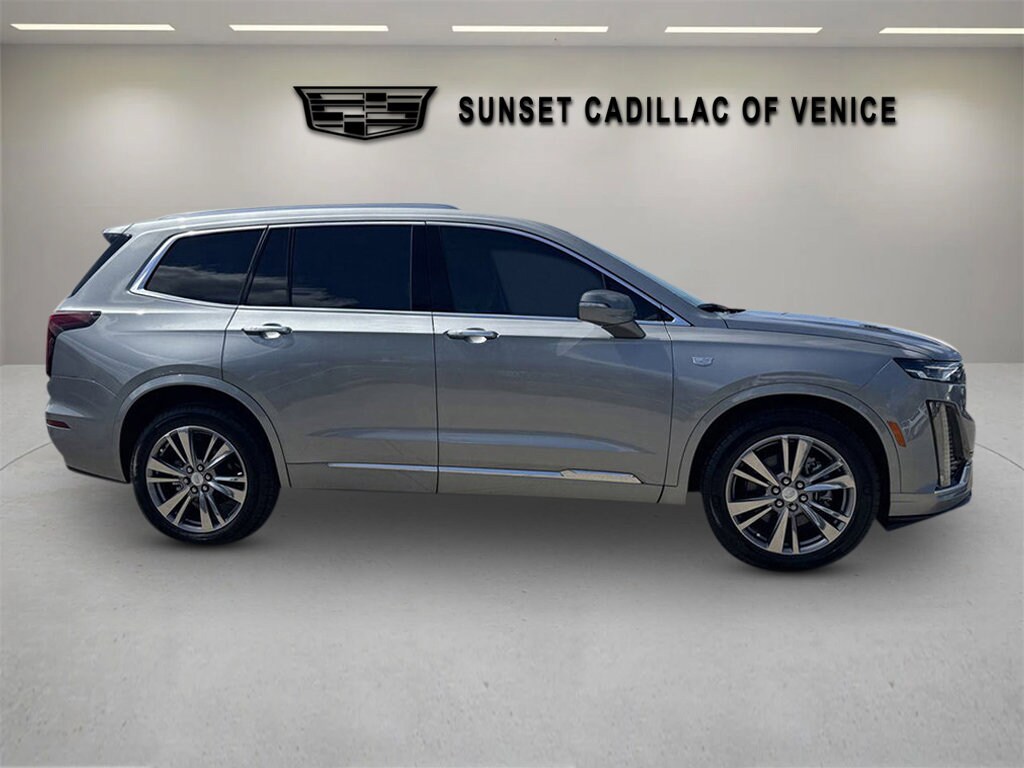 2025 Cadillac XT6 Premium Luxury photo 2