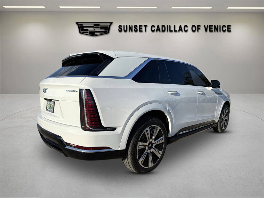 2025 Cadillac Escalade IQ Luxury photo 3
