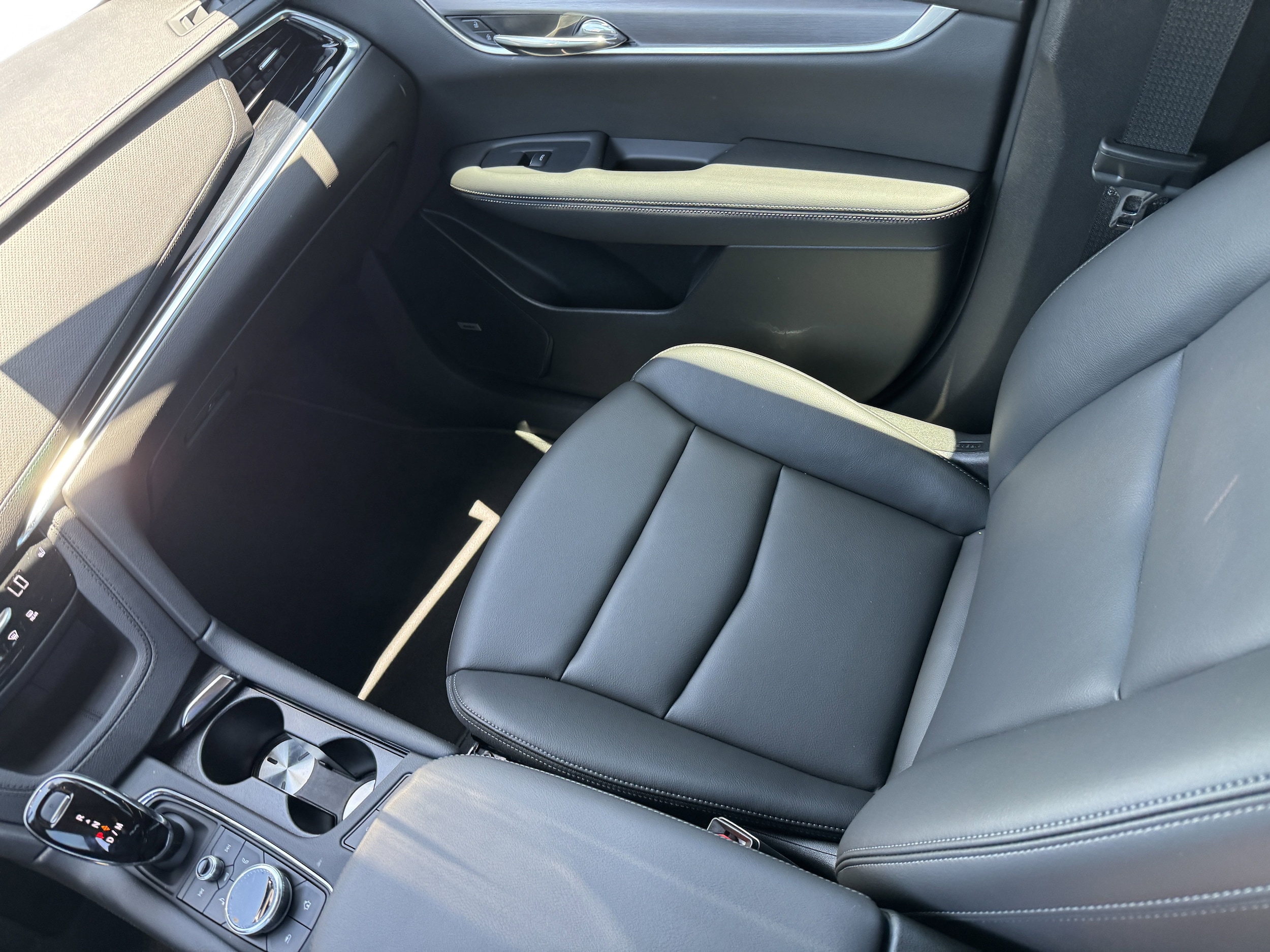 2025 Cadillac XT6 Luxury - Photo 16