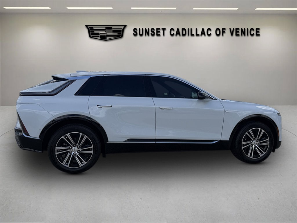 New 2027 CADILLAC LYRIQ Luxury SUV