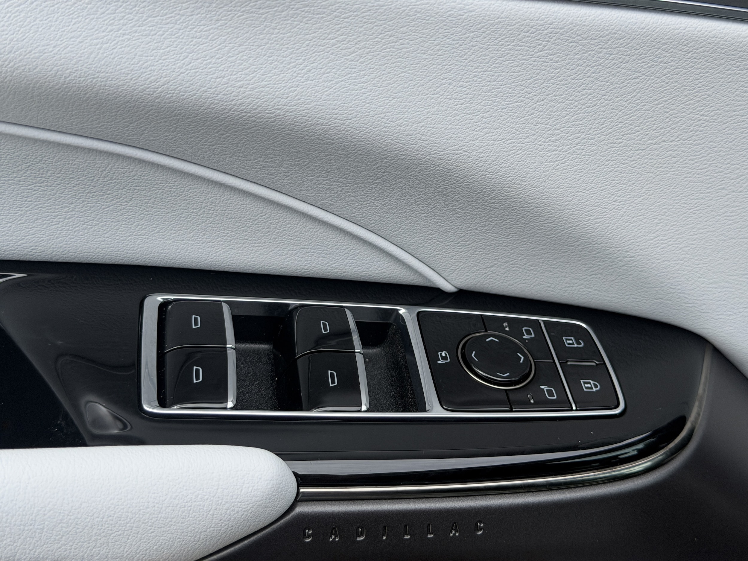 2027 Cadillac LYRIQ Luxury - Photo 14