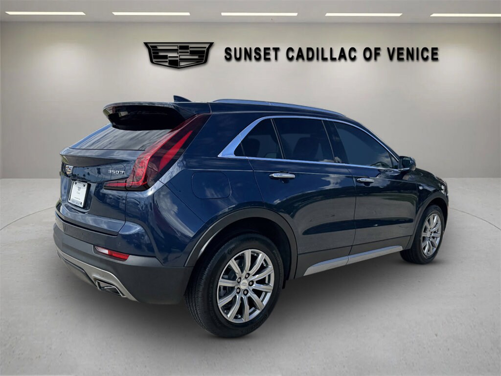 2020 Cadillac XT4 Premium Luxury photo 2