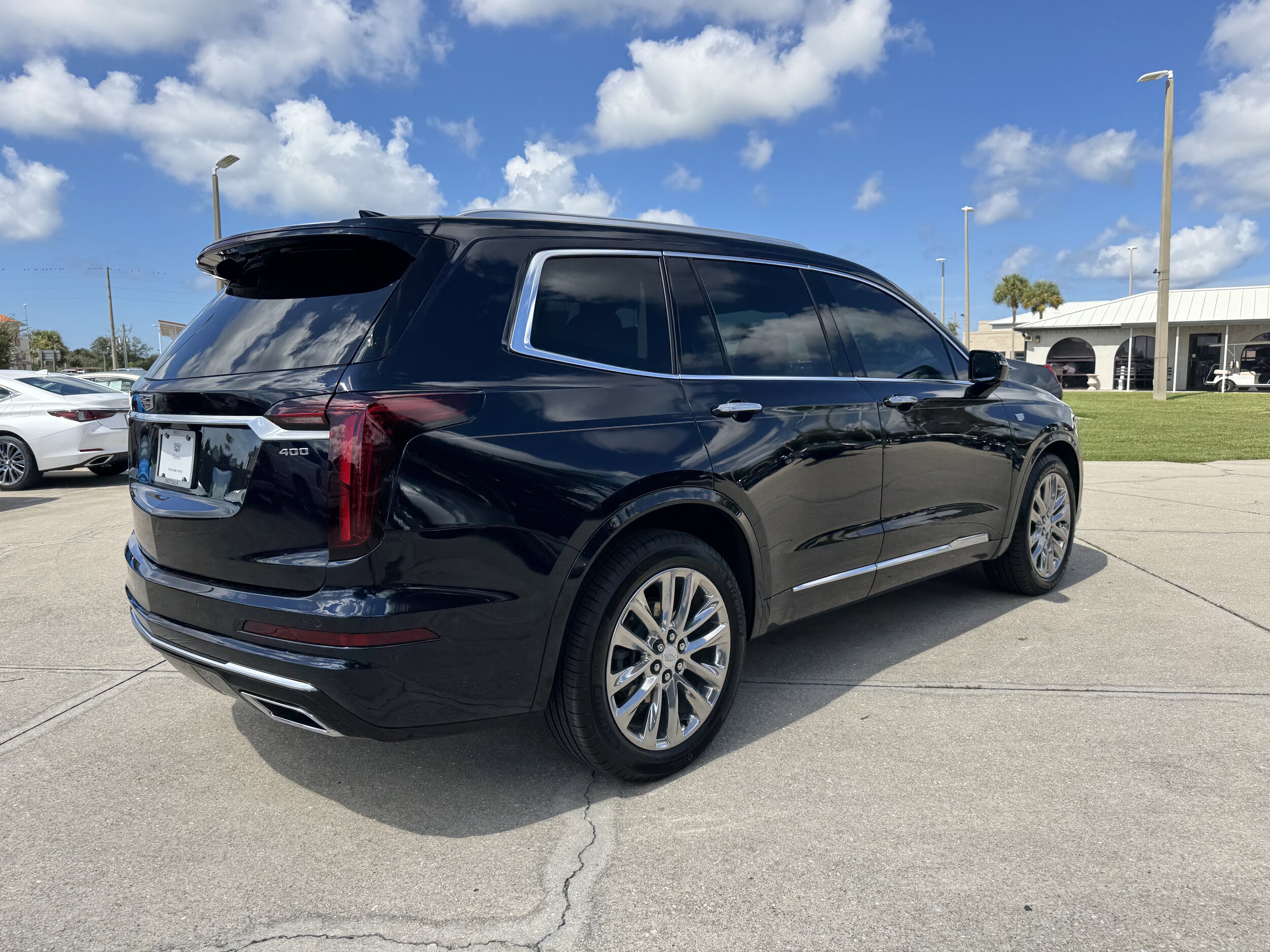 2021 Cadillac XT6 Premium Luxury photo 3
