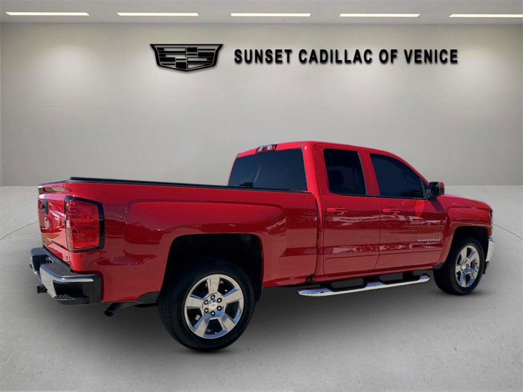 2018 Chevrolet Silverado 1500 LT photo 3