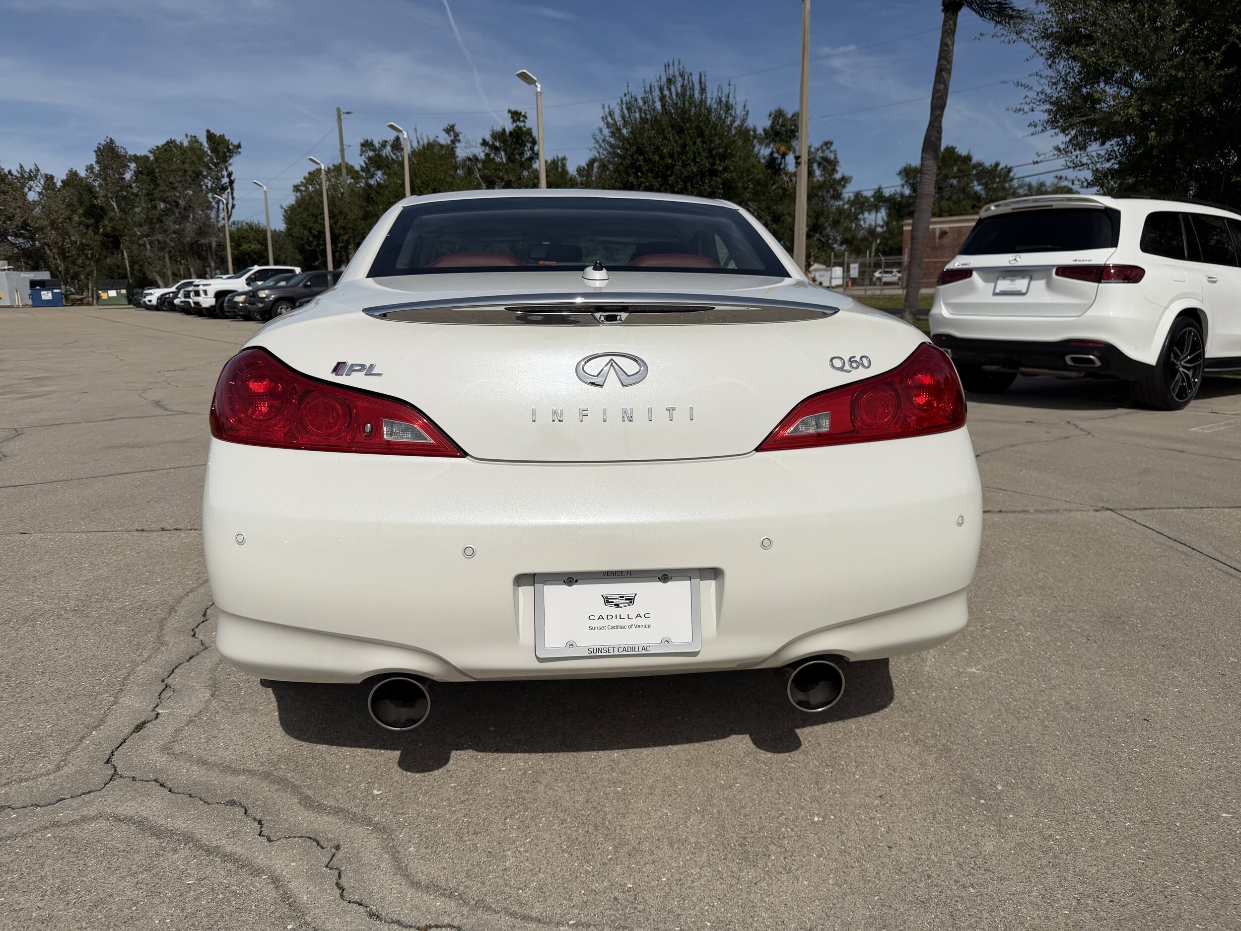 2015 Infiniti Q60 IPL photo 4