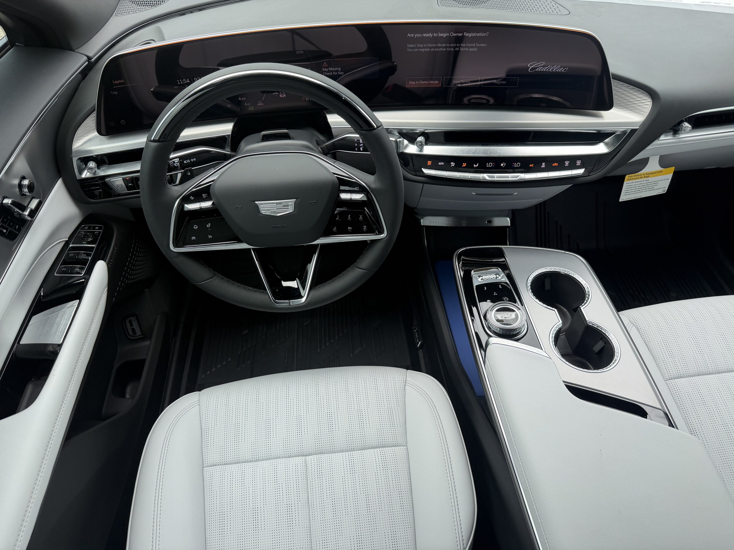 2027 Cadillac LYRIQ Luxury - Photo 11