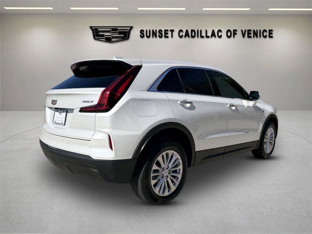 2024 Cadillac XT4 Luxury photo 3