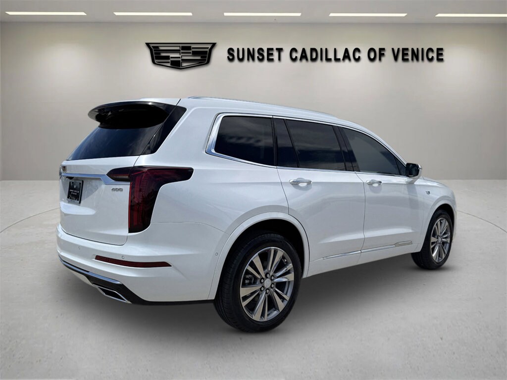 2025 Cadillac XT6 Premium Luxury photo 3