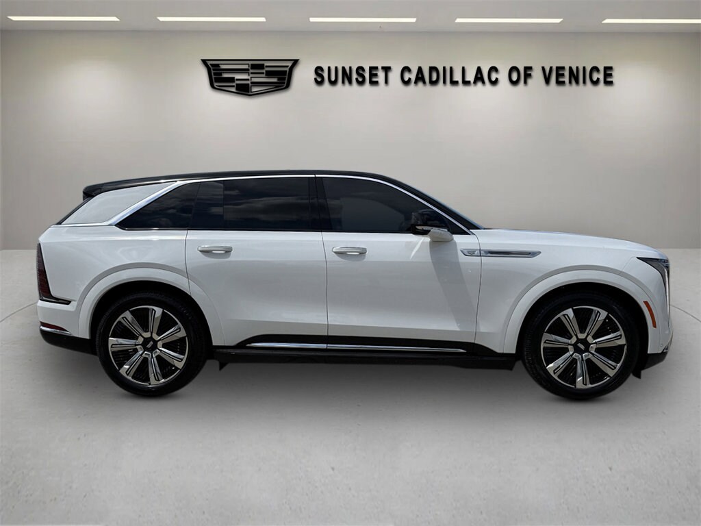 2025 Cadillac Escalade IQ photo 2