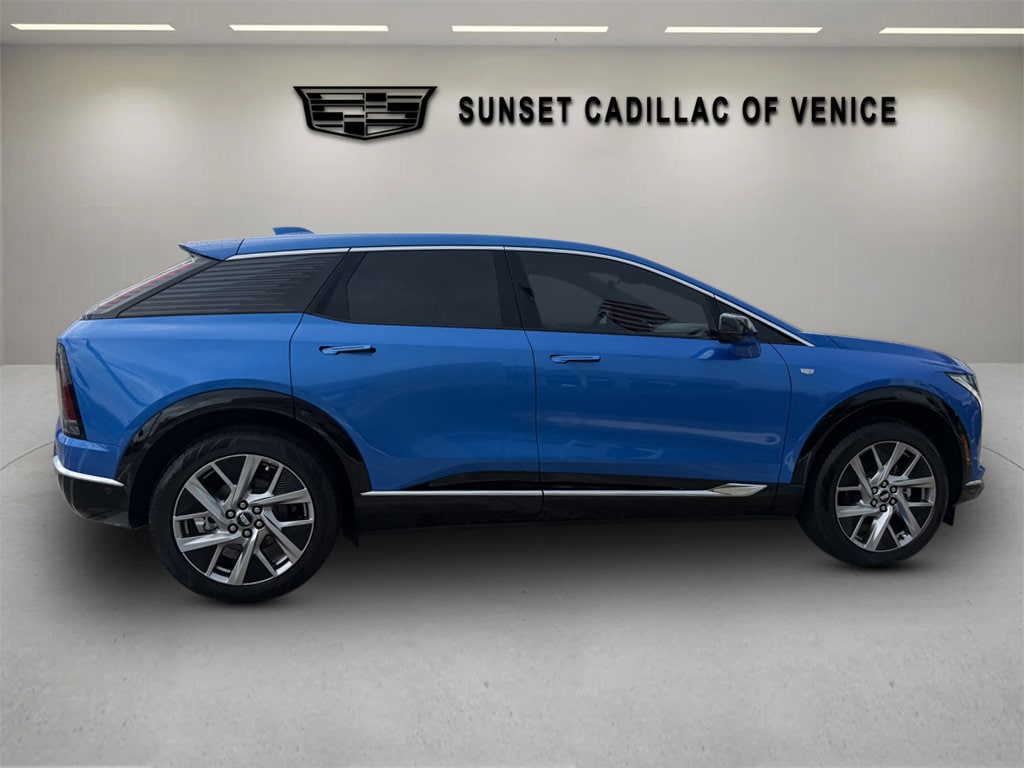 New 2026 CADILLAC OPTIQ Luxury SUV
