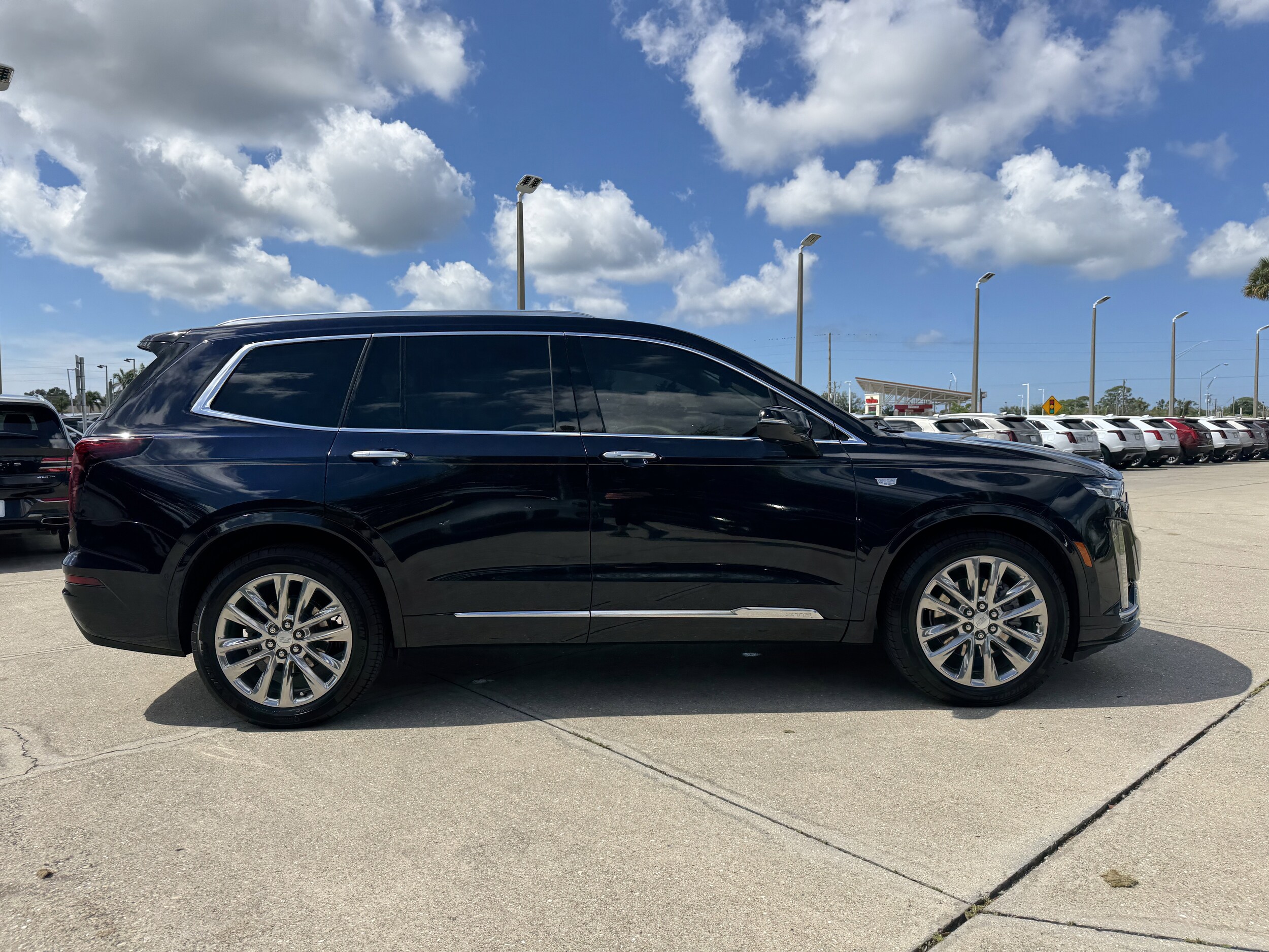 2021 Cadillac XT6 Premium Luxury photo 2