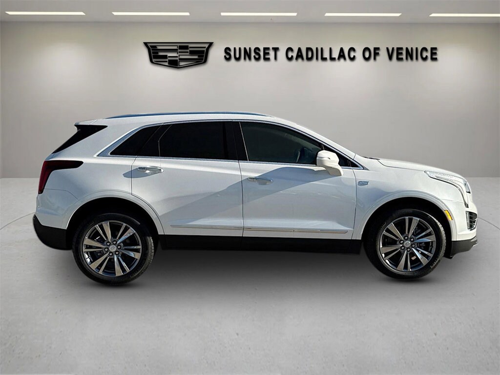 2025 Cadillac XT5 Premium Luxury photo 3