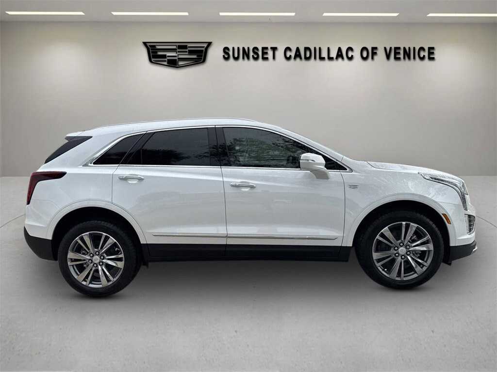 2025 Cadillac XT5 Premium Luxury photo 2