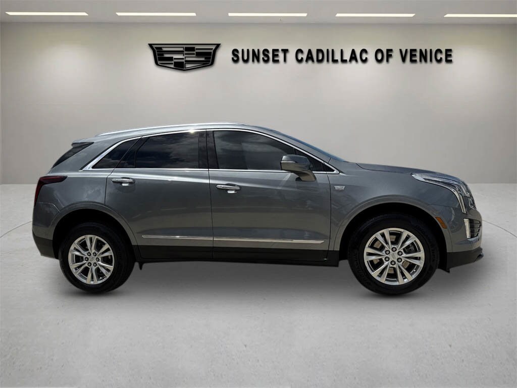 2022 Cadillac XT5 Luxury photo 2