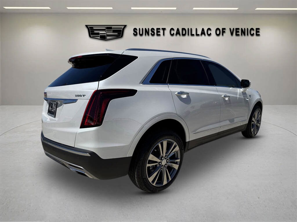 2025 Cadillac XT5 Premium Luxury photo 3
